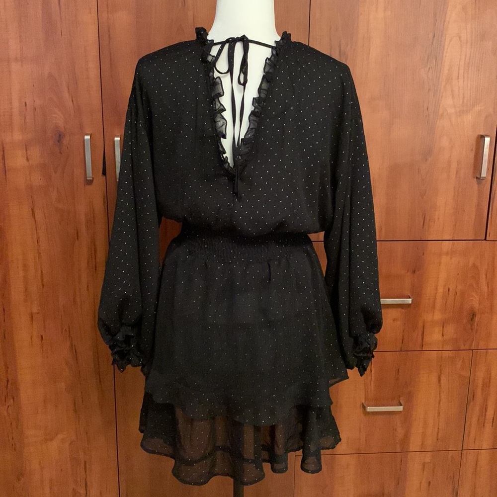 Dynamite V-Neck Ruffled Dress - Picture 6 of 9
